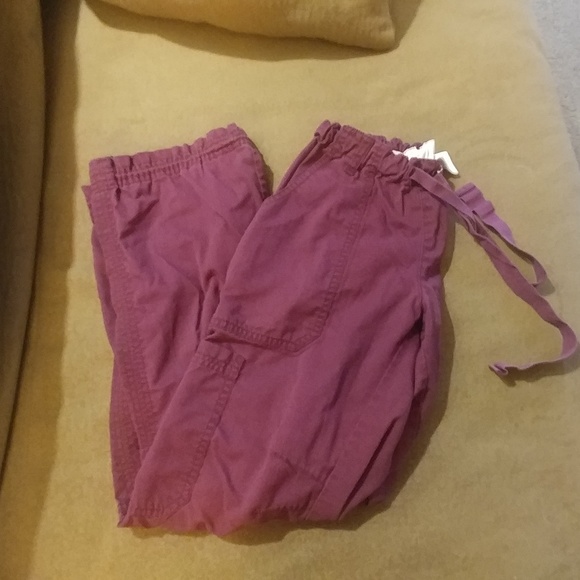 Koi XS scrub pants in plum purple - Picture 4 of 4